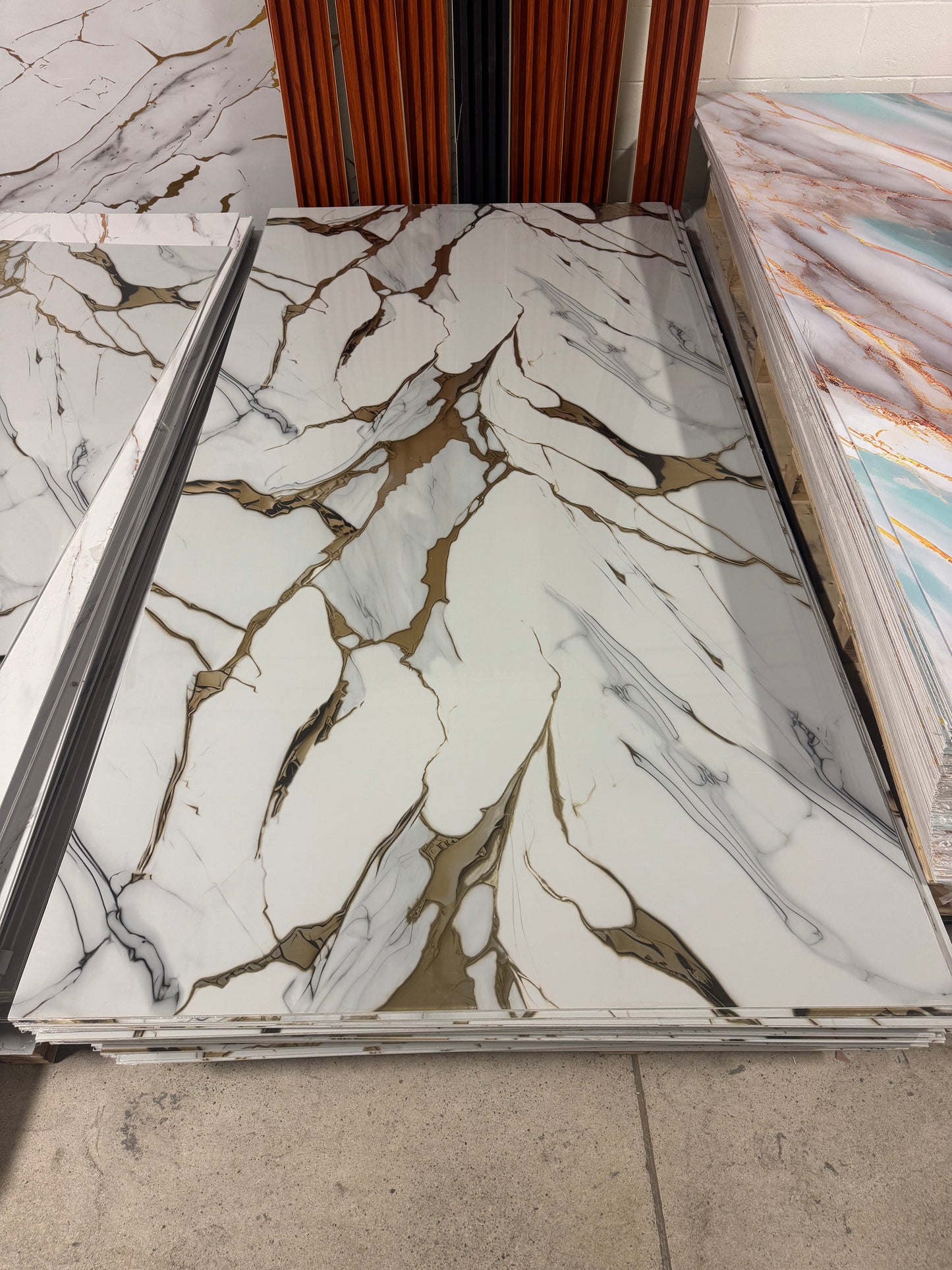 Panneau Mural UV en PVC effet marbre, Aurore gris d'or , 4x8 pied 3mm - Panore