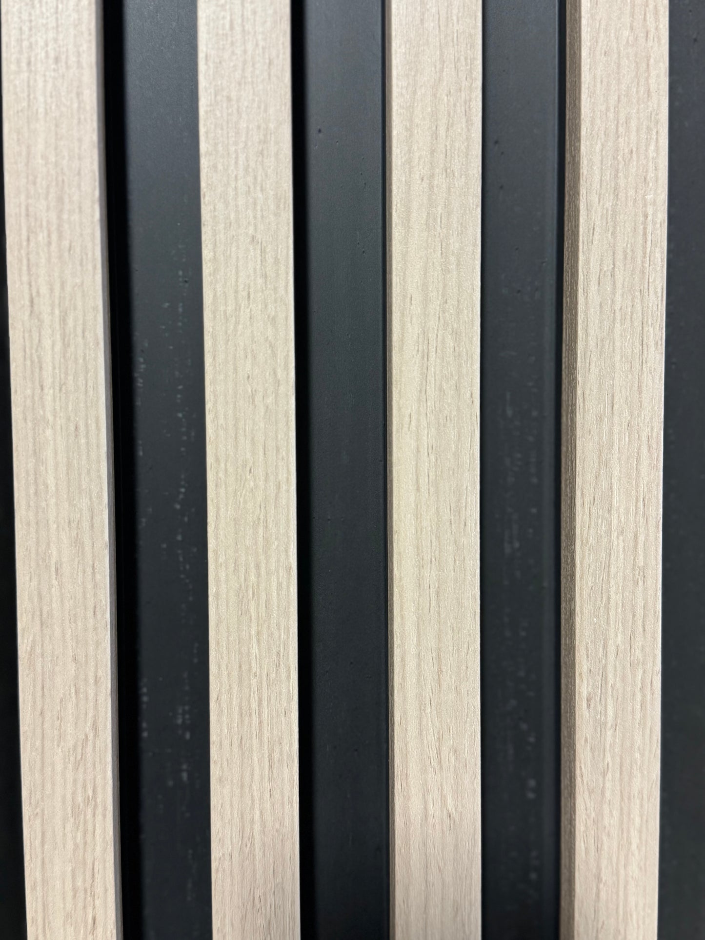 Panneaux cannelés en WPC, Brun clair et noir, 0,5 x 9,5 pied x 24 mm (10 panneaux/boite) - Panore