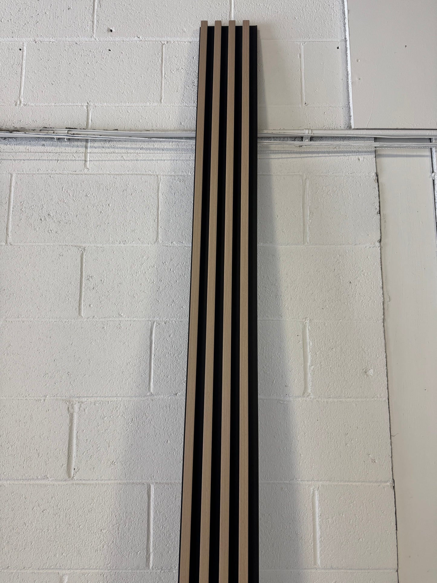 Panneaux cannelés en WPC, Brun clair et noir, 0,5 x 9,5 pied x 24 mm (10 pièces/boites) - Panore