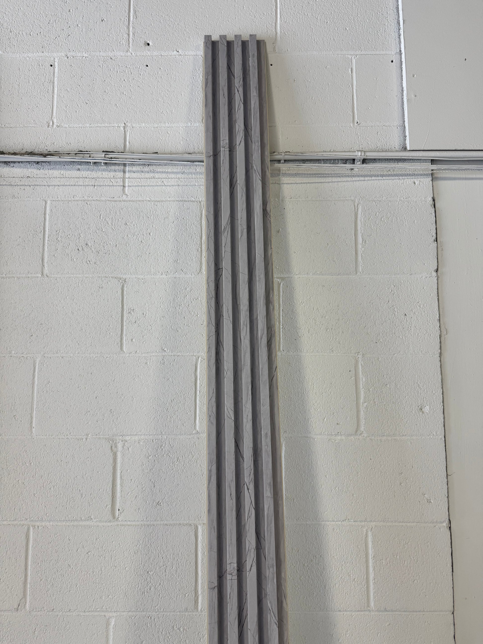 Panneaux cannelés en WPC, Gris veine noir, 0,5 x 9,5 pied x 24 mm (10 pièces/boites) - Panore