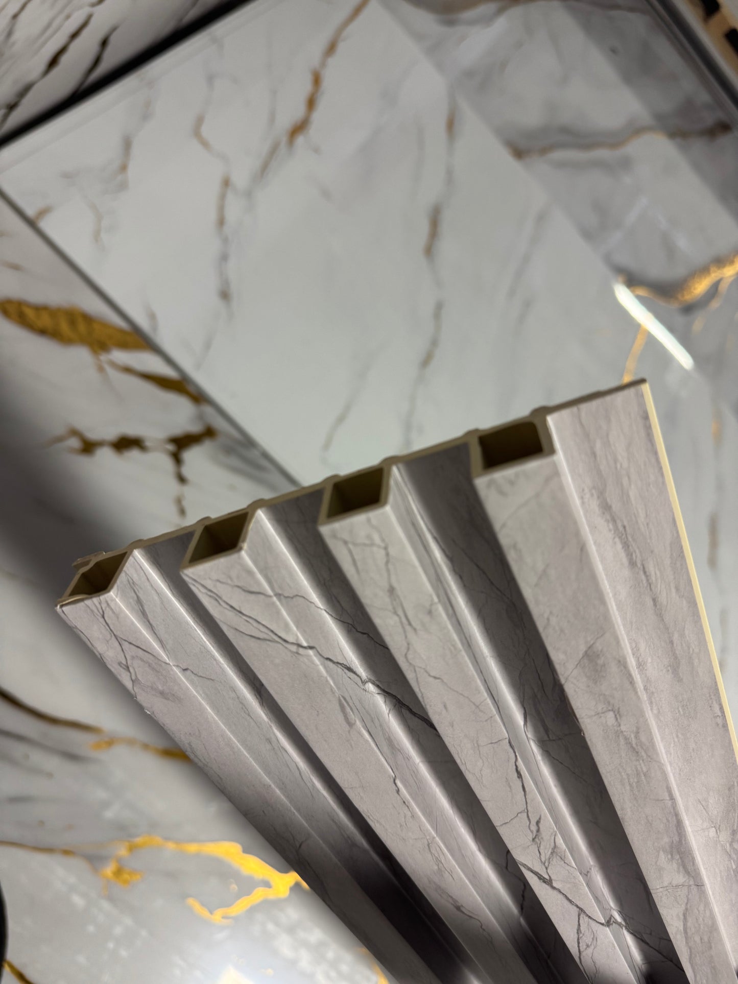 Panneaux cannelés en WPC, Gris veine noir, 0,5 x 9,5 pied x 24 mm (10 pièces/boites) - Panore