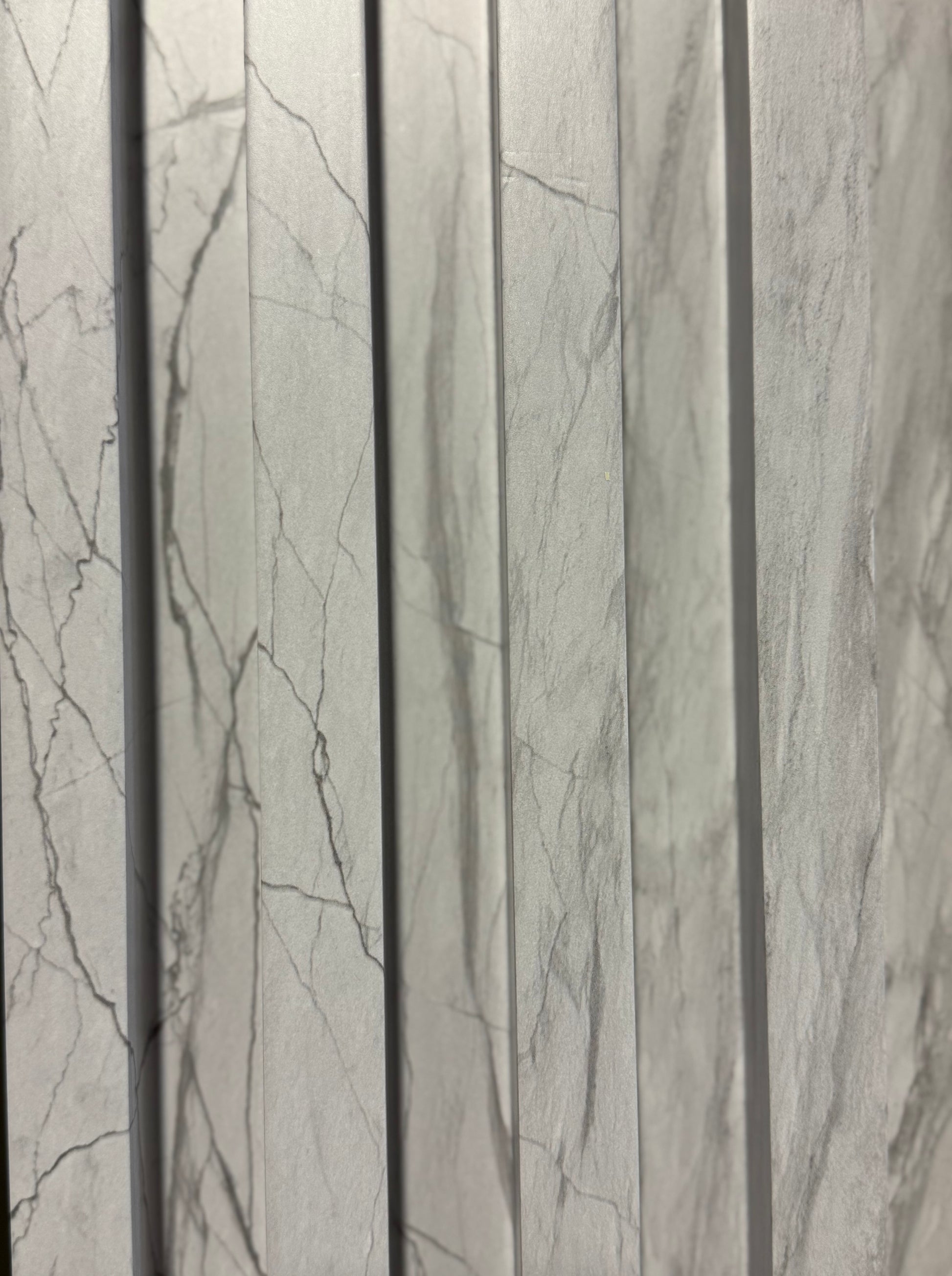 Panneaux cannelés en WPC, Gris veine noir, 0,5 x 9,5 pied x 24 mm (10 pièces/boites) - Panore