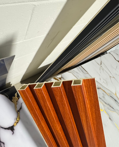 Panneaux cannelés en WPC, Marron, 0,5 x 9,5 pied x 24 mm (10 pièces/boites) - Panore