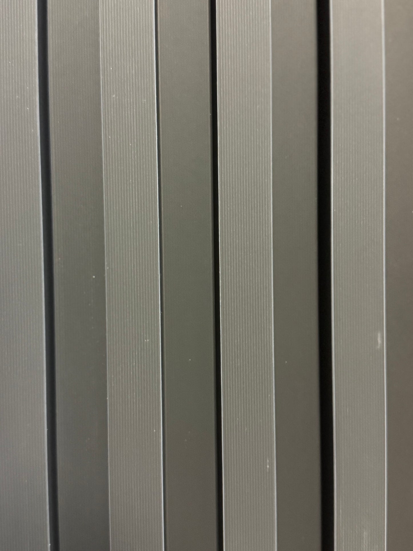 Panneaux cannelés en WPC, Noir, 0,5 x 9,5 pied x 24 mm (10 panneaux/boite) - Panore