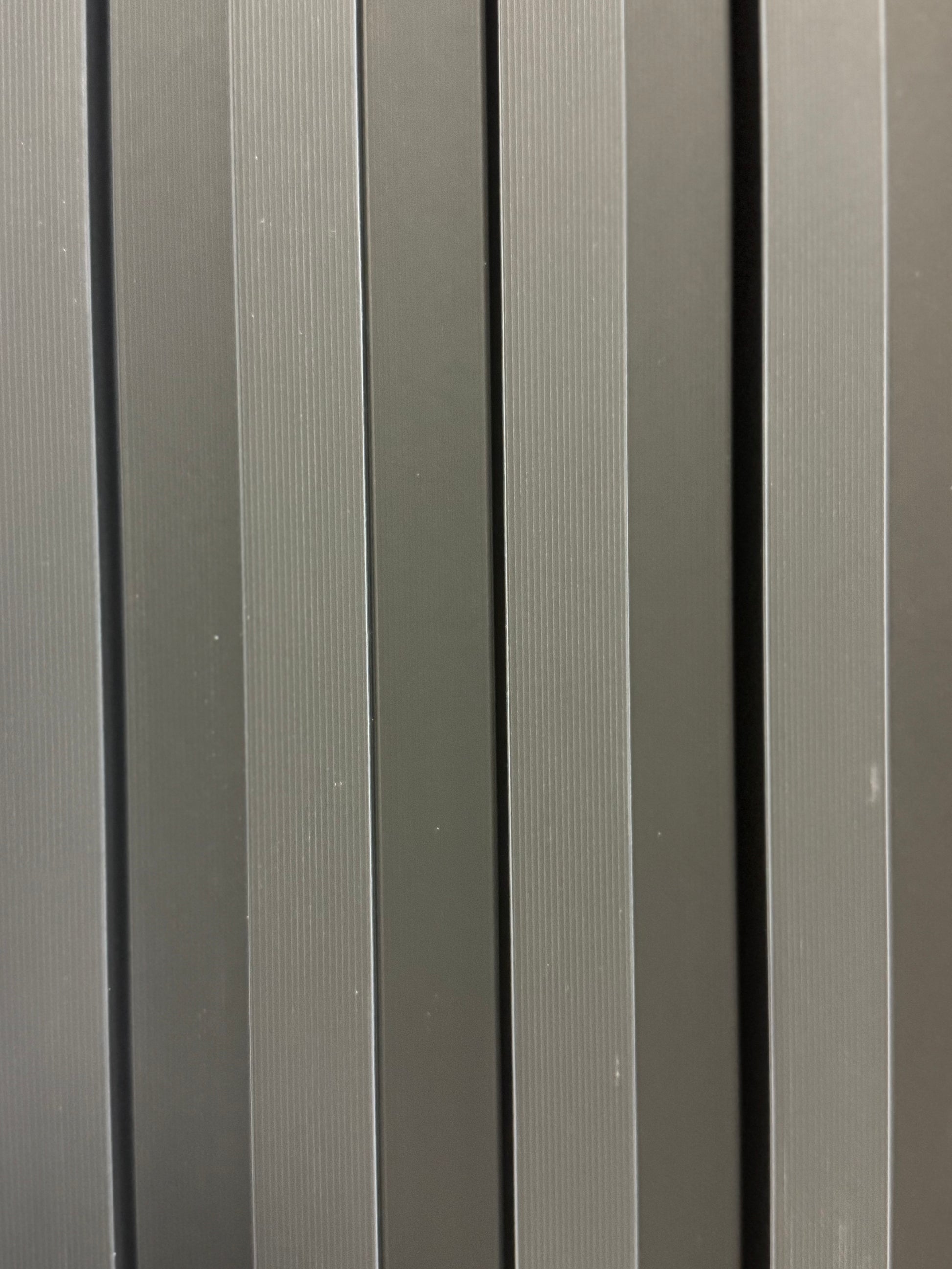 Panneaux cannelés en WPC, Noir, 0,5 x 9,5 pied x 24 mm (10 panneaux/boite) - Panore