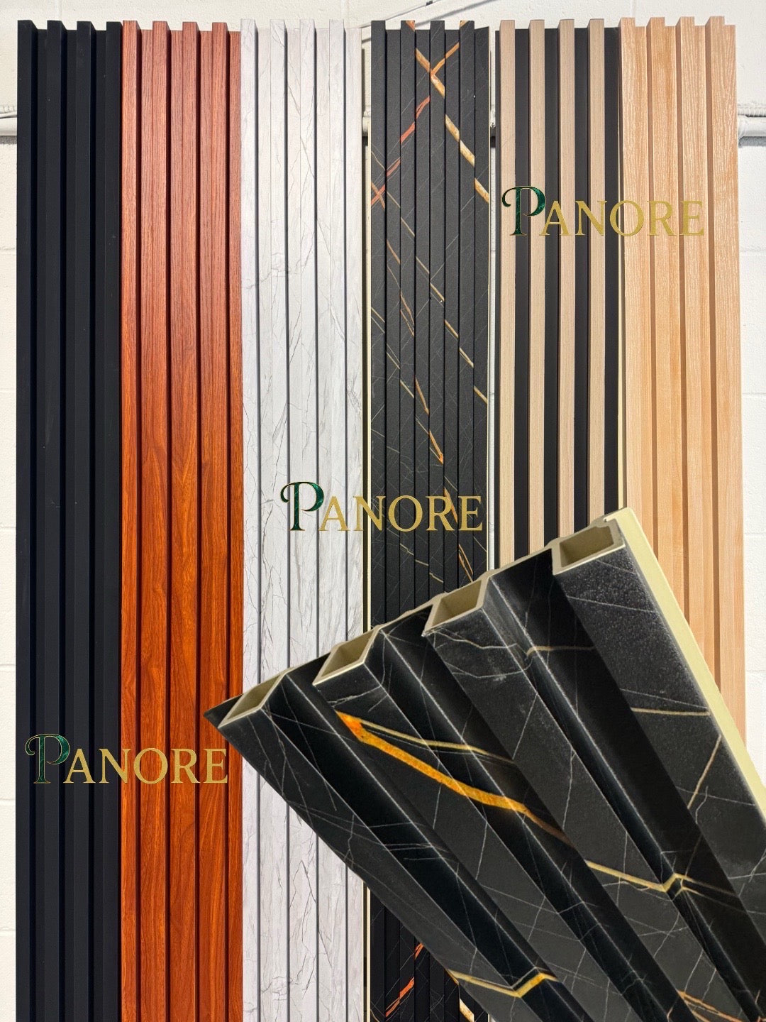 Panneaux cannelés en WPC, Noir veine dorée, 0,5 x 9,5 pied x 24 mm (10 panneaux/boite) - Panore