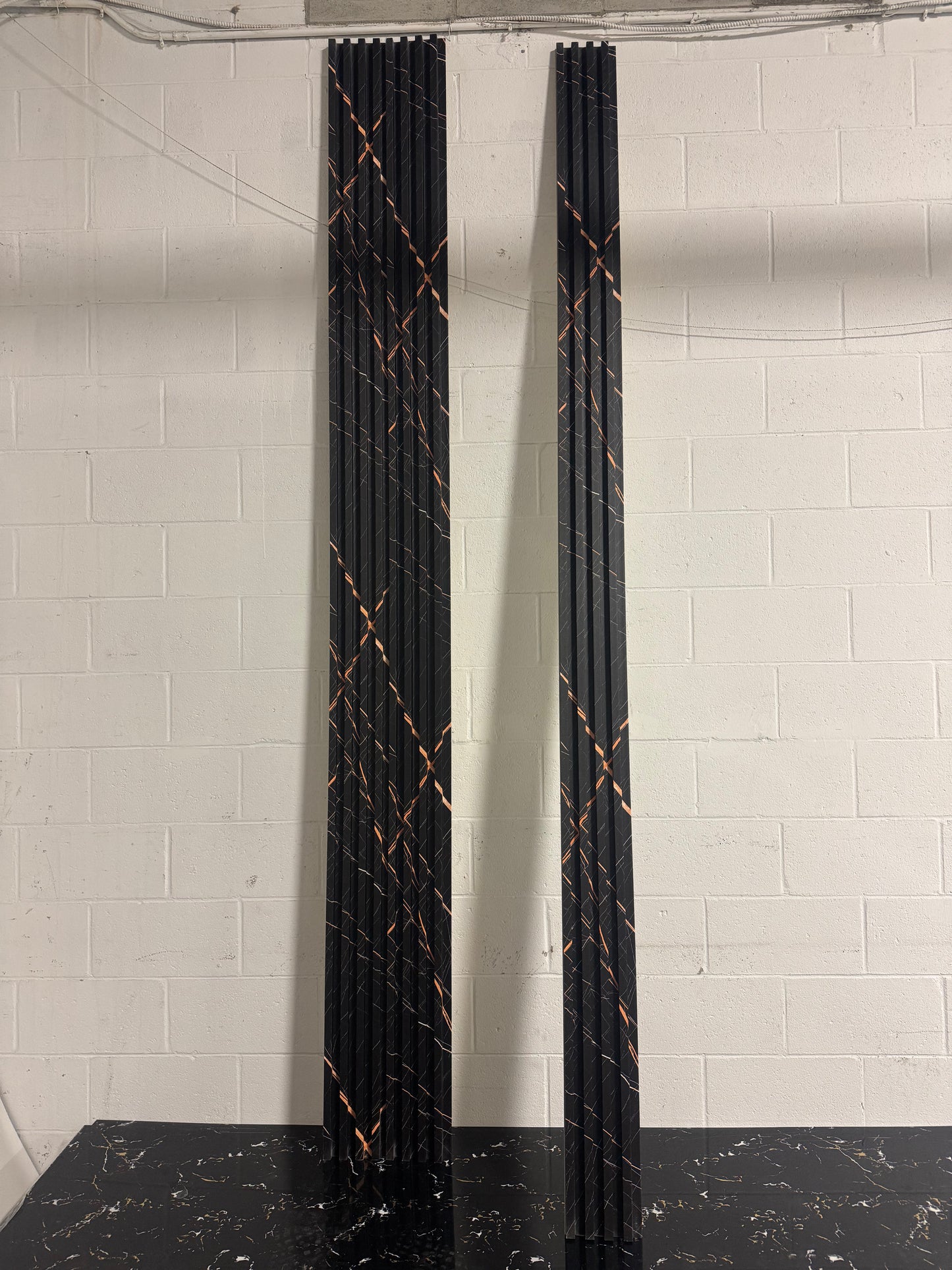 Panneaux cannelés en WPC, Noir veine dorée, 0,5 x 9,5 pied x 24 mm (10 panneaux/boite) - Panore