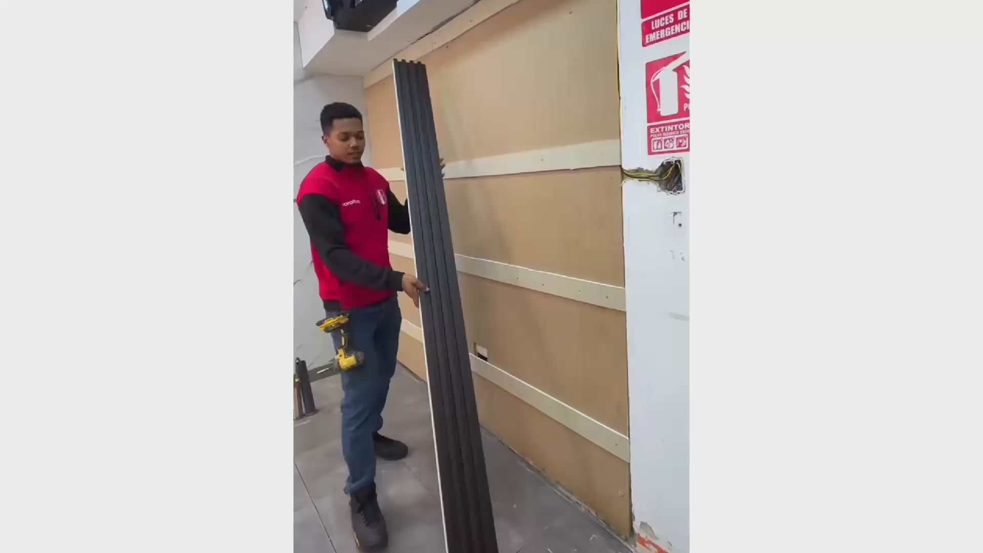 Charger la vidéo : Vidéo d&#39;installation WPC